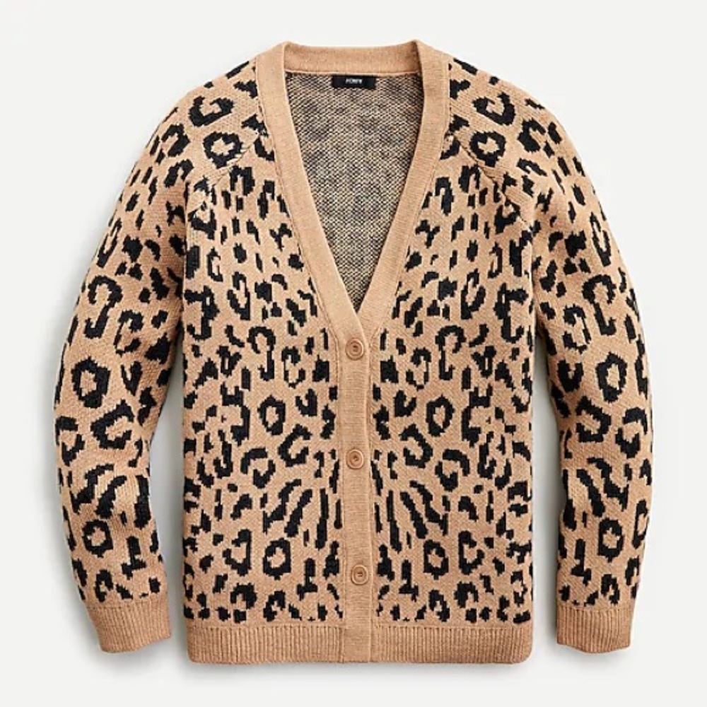 NWT Leopard v-neck cardigan sweater 🐆
